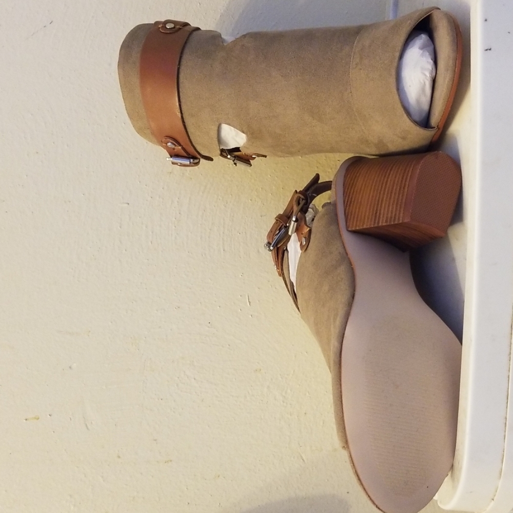 Shoes - Picture 2 of 5